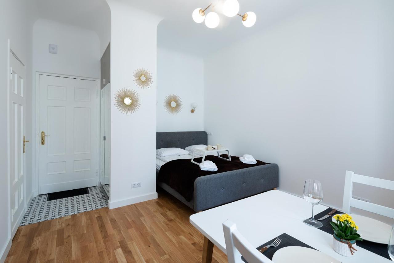Brivibas House Design Apartments In City Center Riga Exterior photo